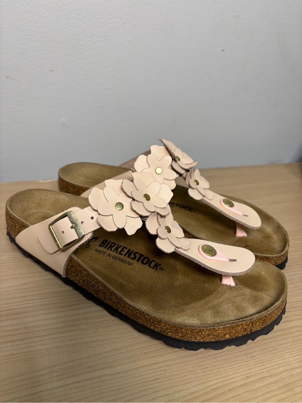 NWOT Birkenstock Gizeh Flowers Light Rose Sandals 40 9-9.5